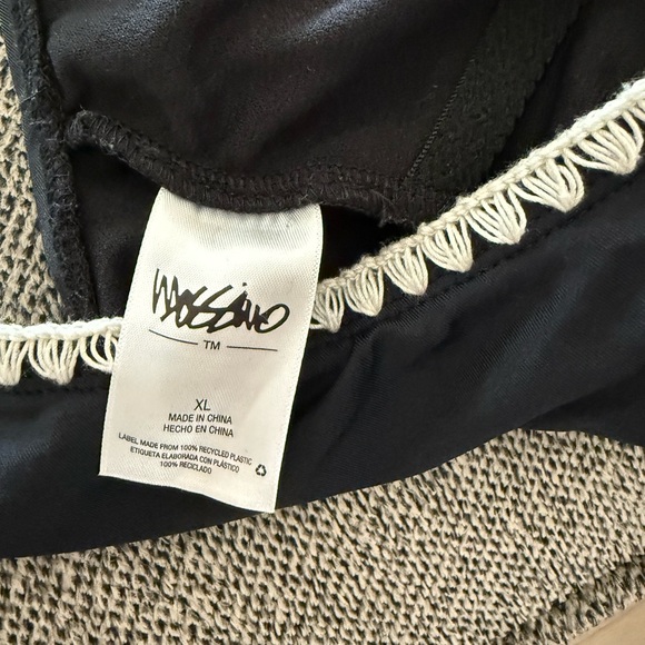 Worn once! Mission cheeky one piece suit size XL - Picture 4 of 6